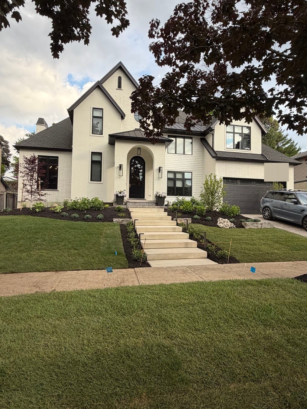 Front Lawn Sod Replacement In Westmount, Kitchener 5 Finished Kentucky bluegrass sod front lawn either side of the stone steps at a white-brick home in Westmount, Kitchener